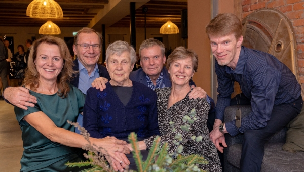 Obinitsa kool-kiriku vilistlane Meeta Vahermets Ilmaveere keskuses endist koolimaja ära ei tunne